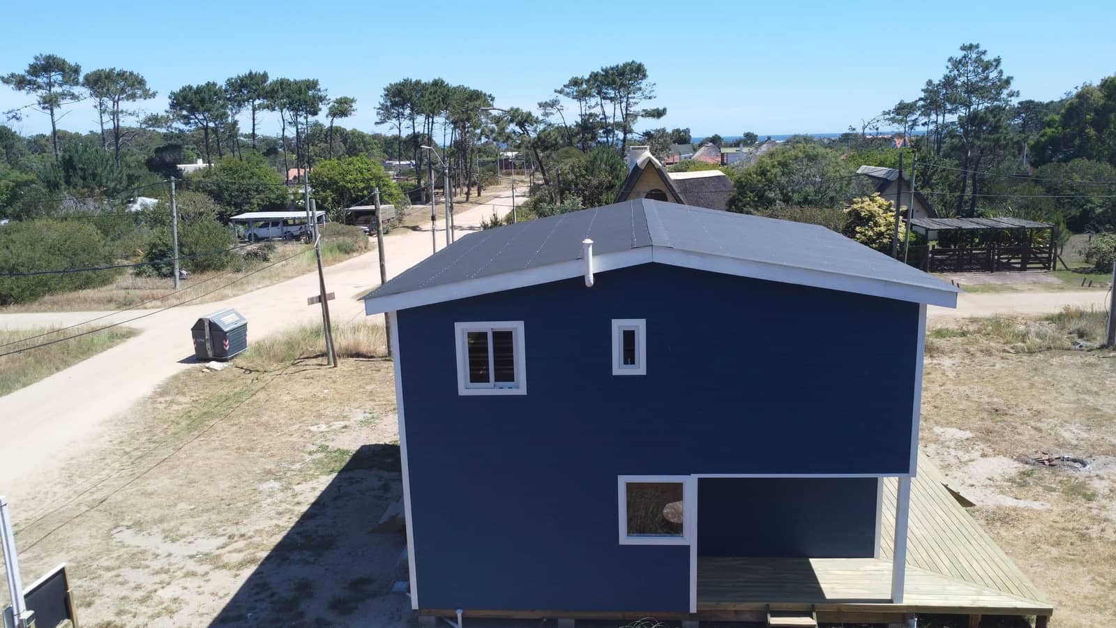Aerial view of a TRES4CINCO timber house on the Rocha coastline