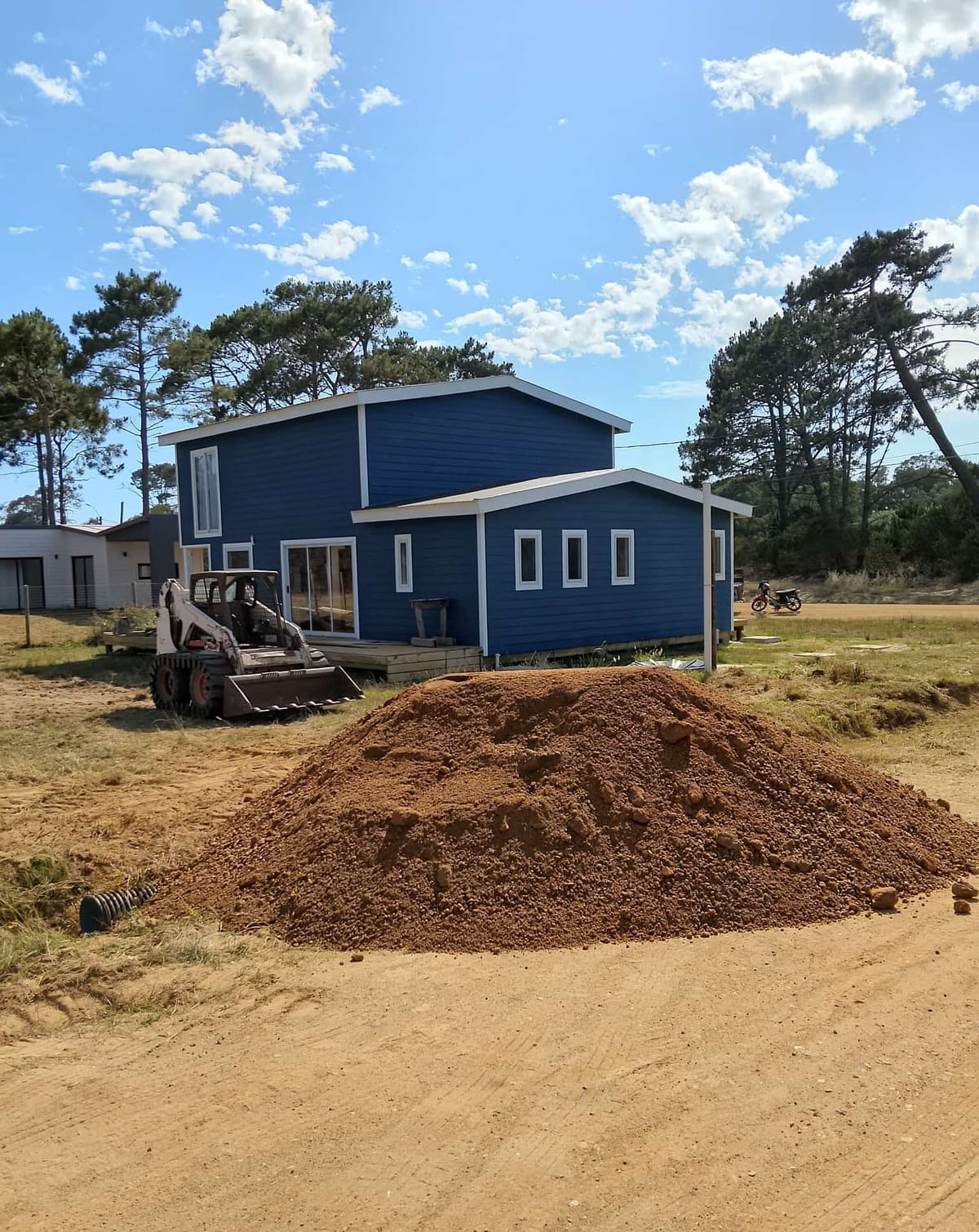 Casa Azul with freshly filled earth and a construction machine in the foreground.