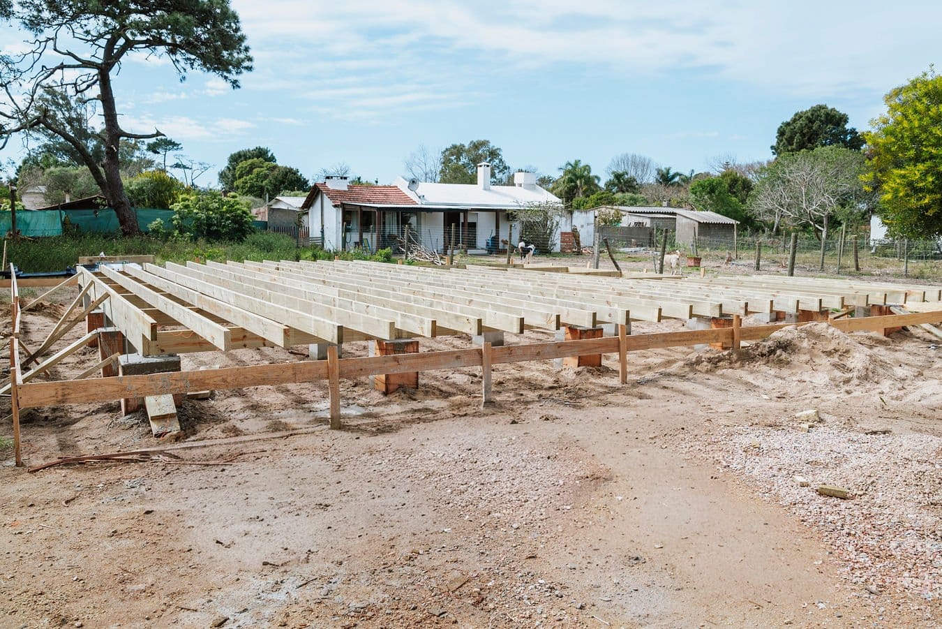 Floor joists of Obra Vivero on the plot